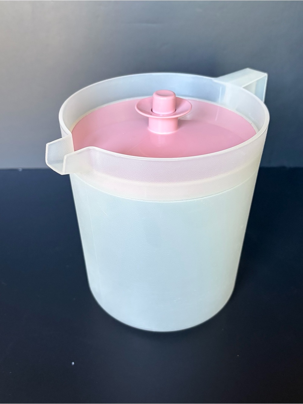 Tupperware 1.5 Quart Plastic Pitcher Clear Pink Button Lid 1575 Vintage